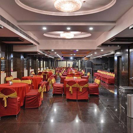 Hotel Palmdale Zirakpur Exteriör bild