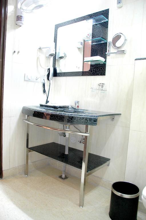 Hotel Palmdale Zirakpur Rum bild